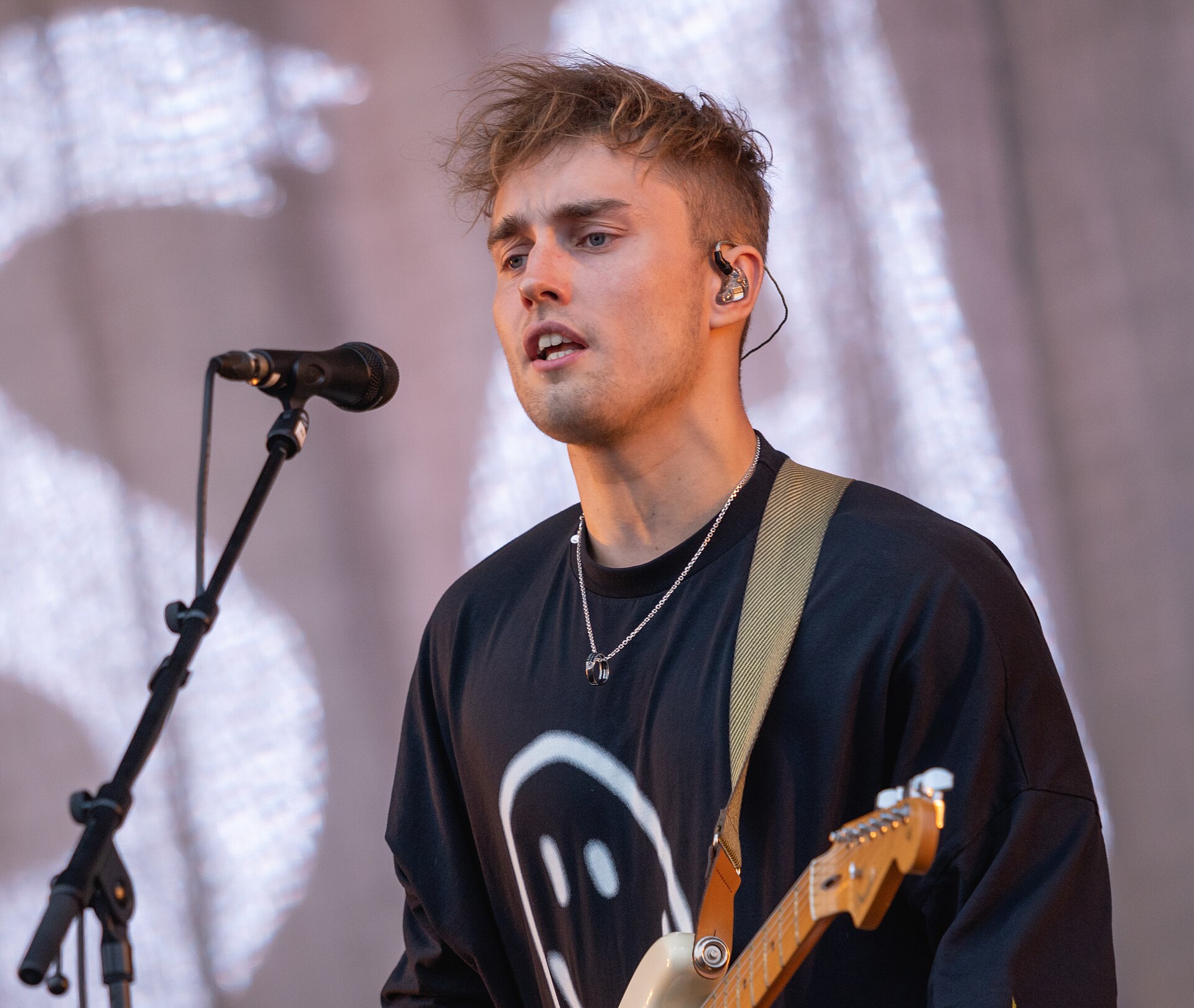 sam fender